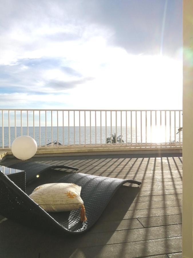 Atico Con Fantasticas Vistas Al Mar Y La Iglesia Daire Sitges Dış mekan fotoğraf