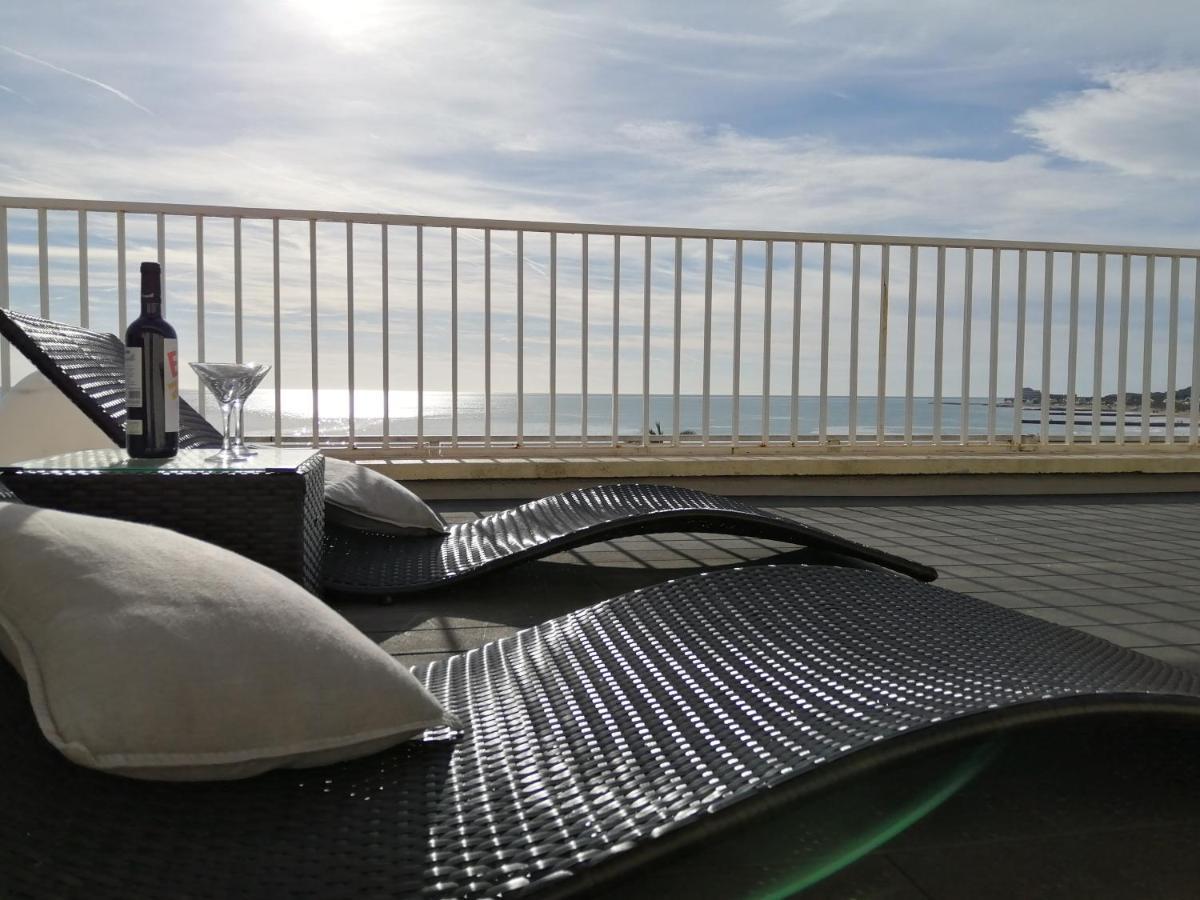 Atico Con Fantasticas Vistas Al Mar Y La Iglesia Daire Sitges Dış mekan fotoğraf