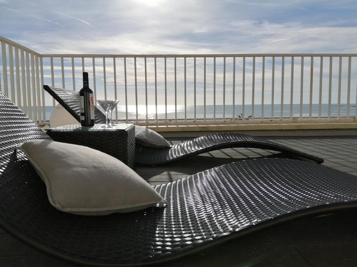 Atico Con Fantasticas Vistas Al Mar Y La Iglesia Daire Sitges Dış mekan fotoğraf
