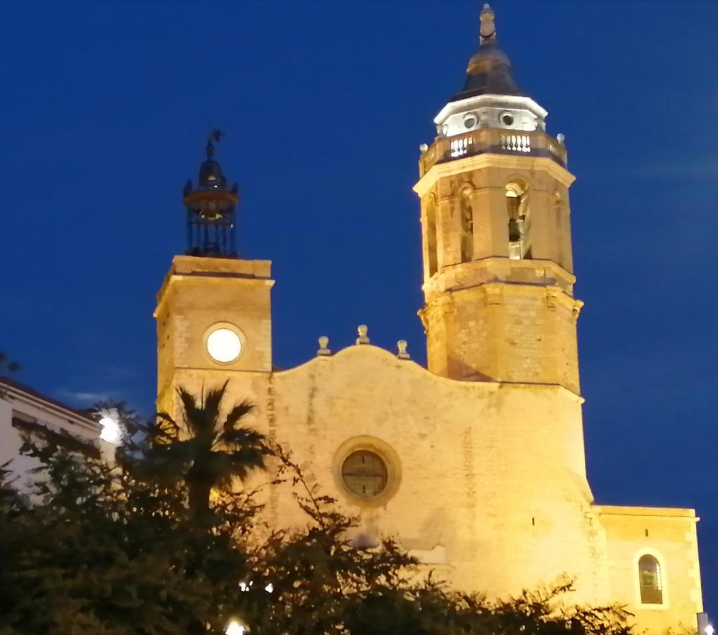 Atico Con Fantasticas Vistas Al Mar Y La Iglesia Daire Sitges Dış mekan fotoğraf