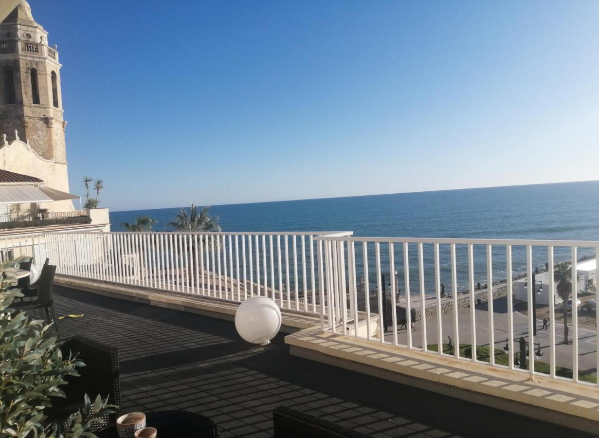 Atico Con Fantasticas Vistas Al Mar Y La Iglesia Daire Sitges Dış mekan fotoğraf