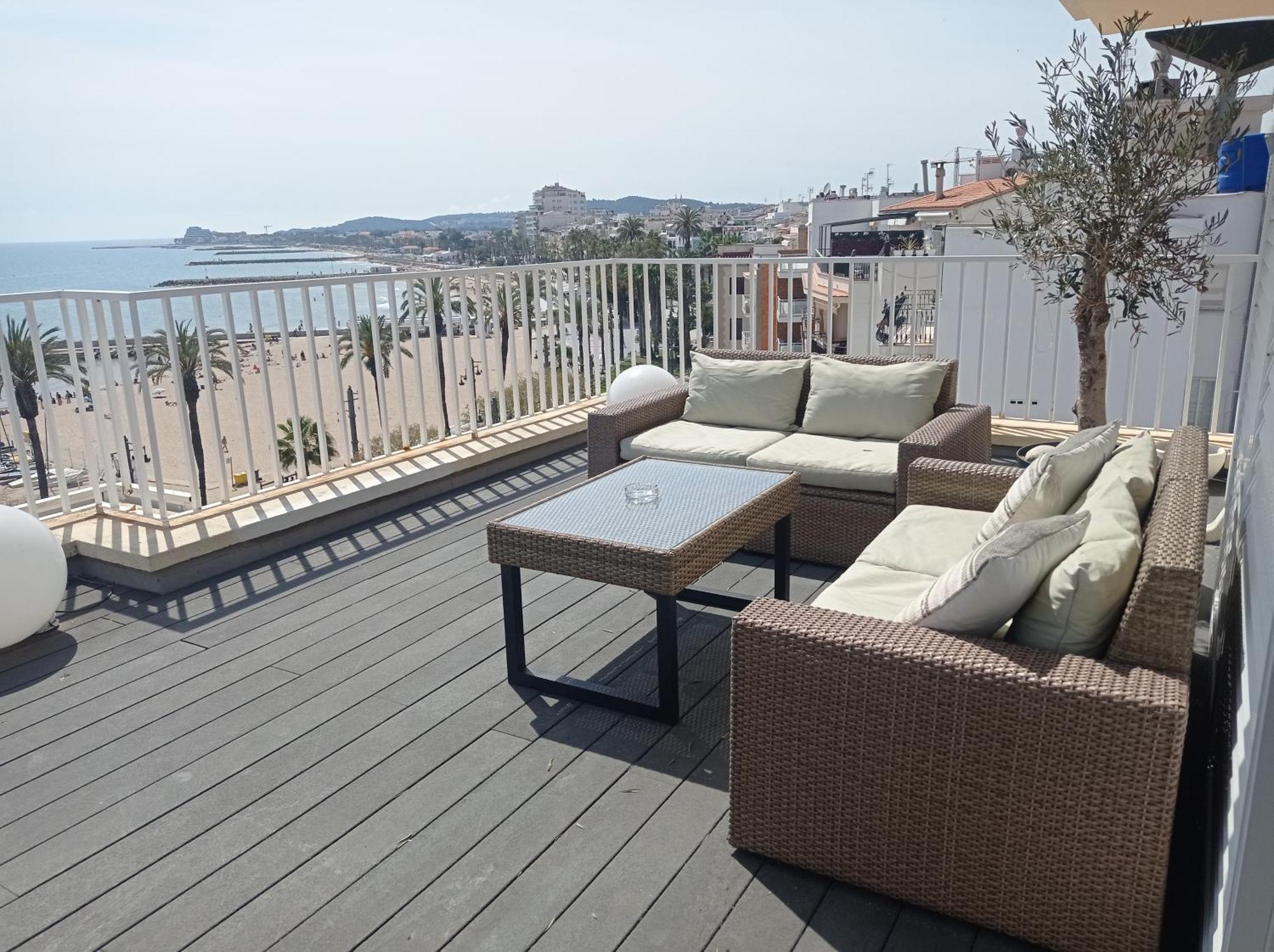 Atico Con Fantasticas Vistas Al Mar Y La Iglesia Daire Sitges Dış mekan fotoğraf